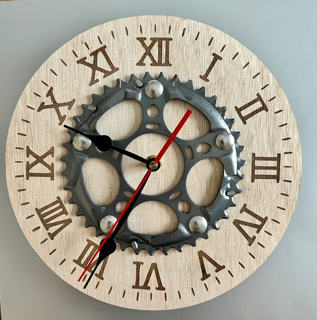 BT_Cycle_gifts_clock